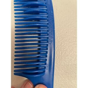 Unbreakable comb vintage blue
Rare find